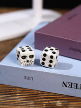 Load image into Gallery viewer, 1 Pcs 5 Pcs 16mm 6 Face Six Sided Skull Pattern Resin D6 Dot Dices Black White Point for DND TRPG RPG Table Board Game Halloween