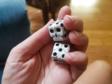 Load image into Gallery viewer, 1 Pcs 5 Pcs 16mm 6 Face Six Sided Skull Pattern Resin D6 Dot Dices Black White Point for DND TRPG RPG Table Board Game Halloween