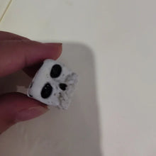 Load image into Gallery viewer, 1 Pcs 5 Pcs 16mm 6 Face Six Sided Skull Pattern Resin D6 Dot Dices Black White Point for DND TRPG RPG Table Board Game Halloween