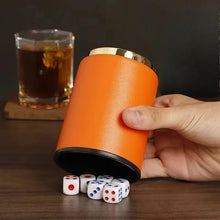 Load image into Gallery viewer, Dices Shake Container with 6 Dices Set Dices Cup Leathers Stable Sturdy Comfortable Hand Feeling Dices Shake Container