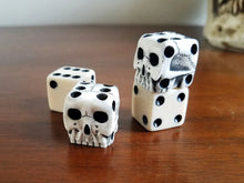 Load image into Gallery viewer, 1 Pcs 5 Pcs 16mm 6 Face Six Sided Skull Pattern Resin D6 Dot Dices Black White Point for DND TRPG RPG Table Board Game Halloween