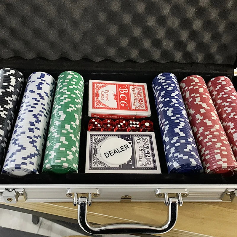 A PORTABLE SET OF CHIPS FOR CARDS, BOARD GAMES AND RPGs
