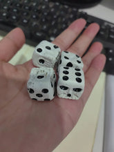 Load image into Gallery viewer, 1 Pcs 5 Pcs 16mm 6 Face Six Sided Skull Pattern Resin D6 Dot Dices Black White Point for DND TRPG RPG Table Board Game Halloween